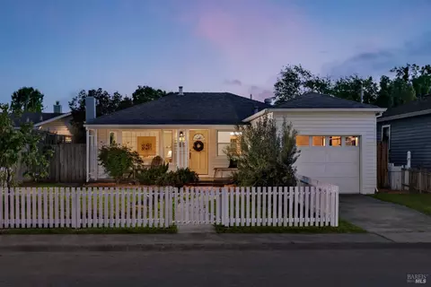 34 Vallejo St, Petaluma, CA 94952