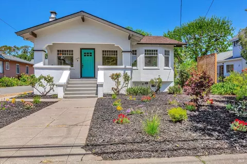 223 6th St, Petaluma, CA 94952