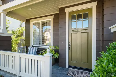 27 Mildenhall St, Novato, CA 94949