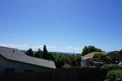 227 Carter St, Vallejo, CA 94590 photo 2