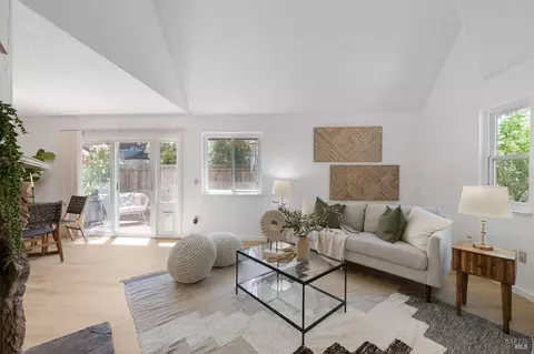 8040 Sunflower Dr, Cotati, CA 94931
