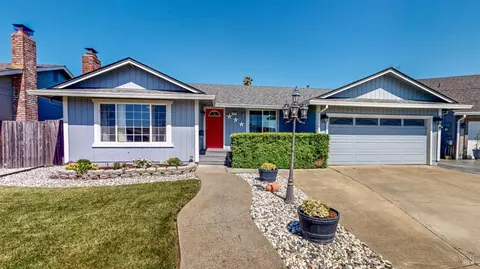 1027 Santa Clara Ln, Petaluma, CA 94954