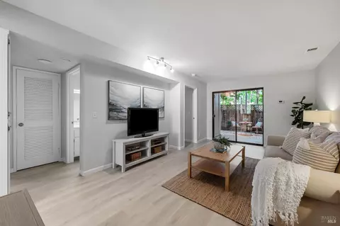 1 Village Cir, San Rafael, CA 94903