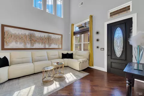 Entry Way - 5820 Cabernet Dr, Vallejo, CA 94591 photo 2 of 9