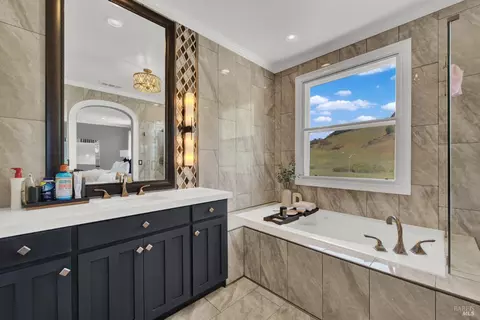 Bath - 5820 Cabernet Dr, Vallejo, CA 94591 photo 5 of 8