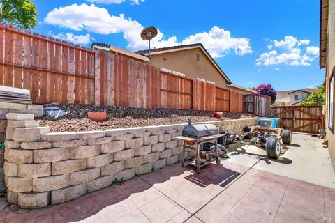 Exterior - 5820 Cabernet Dr, Vallejo, CA 94591 photo 18 of 21