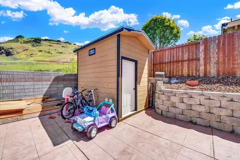 Exterior - 5820 Cabernet Dr, Vallejo, CA 94591 photo 16 of 21