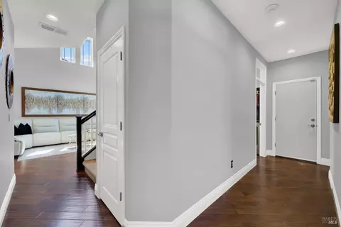 Entry Way - 5820 Cabernet Dr, Vallejo, CA 94591 photo 5 of 9