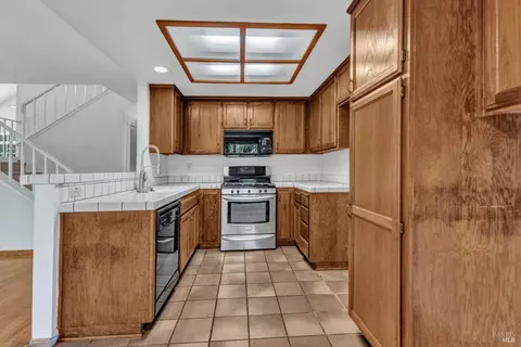 109 Exposition Dr, Vallejo, CA 94589 photo 5