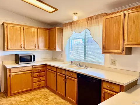 8330 Blue Spruce Way, Windsor, CA 95492 photo 18