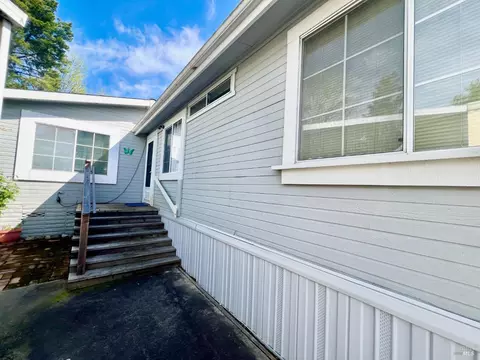 8330 Blue Spruce Way, Windsor, CA 95492 photo 2