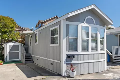 109 El Crystal Dr, Santa Rosa, CA 95407