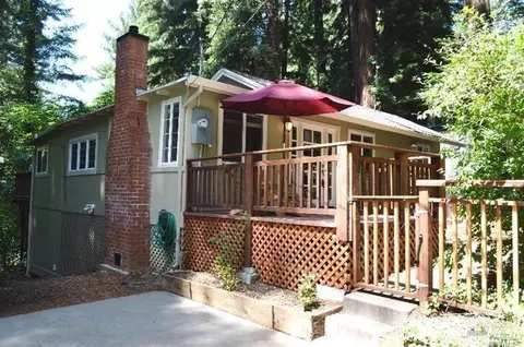 10910 Ogburn Ln, Forestville, CA 95436