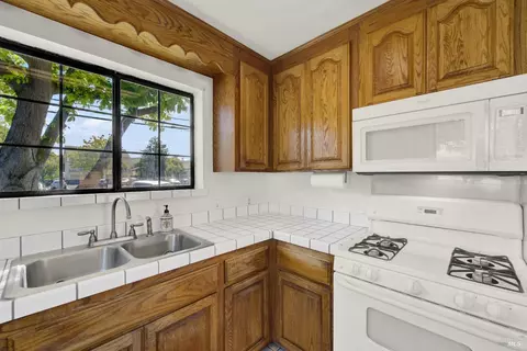 151 E F St, Benicia, CA 94510 photo 17