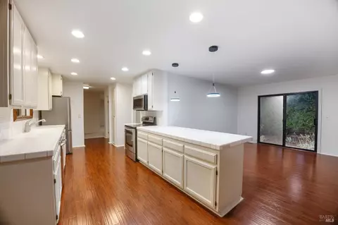 775 Istvan Rd, Sonoma, CA 95476 photo 2