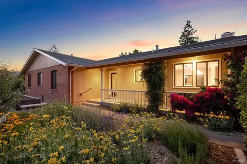 775 Istvan Rd, Sonoma, CA 95476
