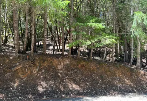 1894 Clover Dr, Willits, CA 95490