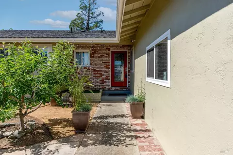 348 George Pl, Ukiah, CA 95482 photo 2