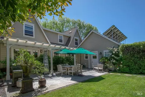 460 Denmark St, Sonoma, CA 95476 photo 2