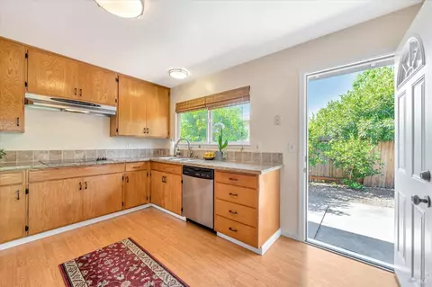 2 Arbor Cir, Novato, CA 94947 photo 4