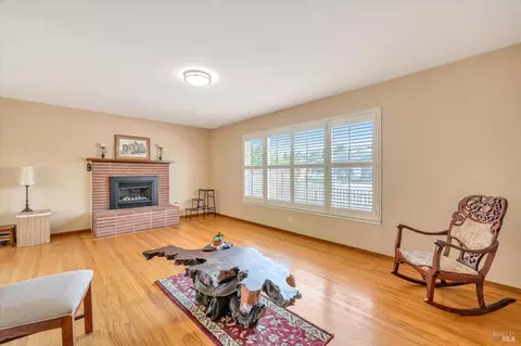 2 Arbor Cir, Novato, CA 94947 photo 3