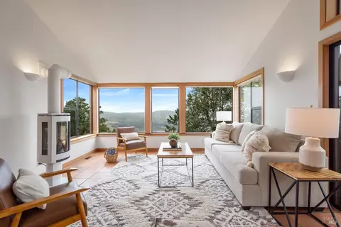 35 Sunnyside Dr, Inverness, CA 94937