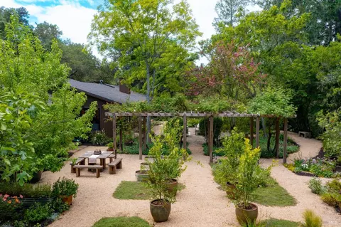 13700 Chalk Hill Rd, Healdsburg, CA 95448