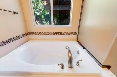 422 Decanter Cir, Windsor, CA 95492 photo 16