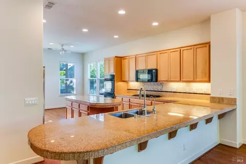 422 Decanter Cir, Windsor, CA 95492 photo 3
