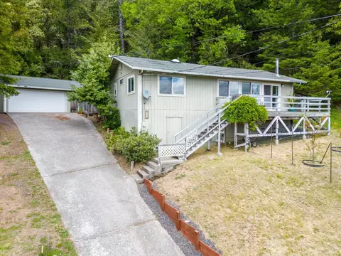 2772 Coyote Ln, Willits, CA 95490