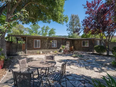 816 Descanso Way, San Rafael, CA 94903