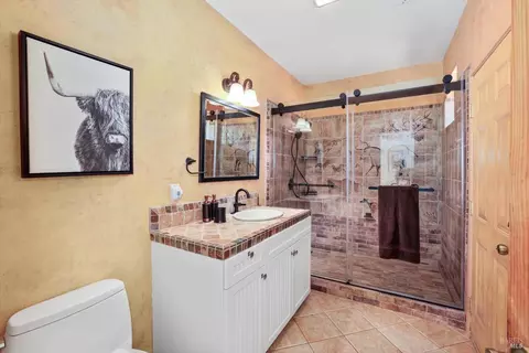 Bath - 4046 Central Ln, Winters, CA 95694 photo 3 of 3