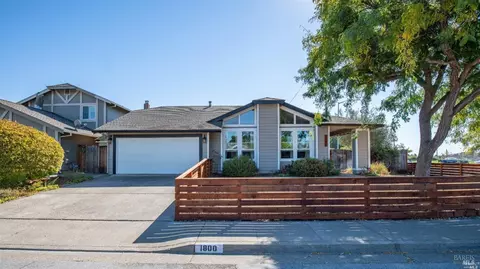 1800 Village East Dr, Petaluma, CA 94954