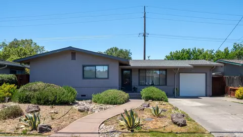 1517 E Madison St, Petaluma, CA 94954