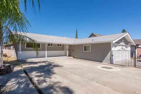 131 Santana Dr, Vacaville, CA 95687