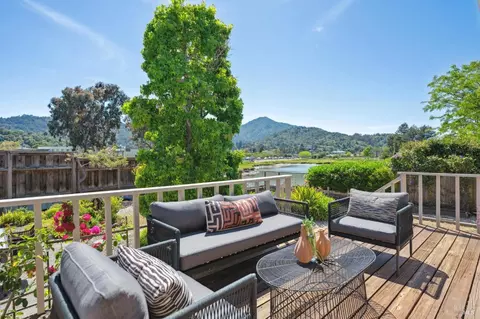 672 Riviera Cir, Larkspur, CA 94939