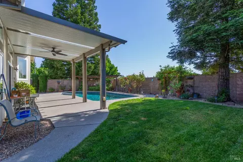 233 Silver Eagle Way, Vacaville, CA 95688 photo 5