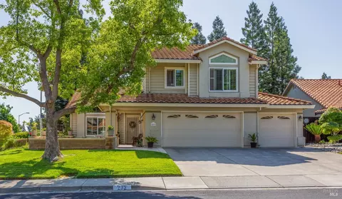 233 Silver Eagle Way, Vacaville, CA 95688 photo 2