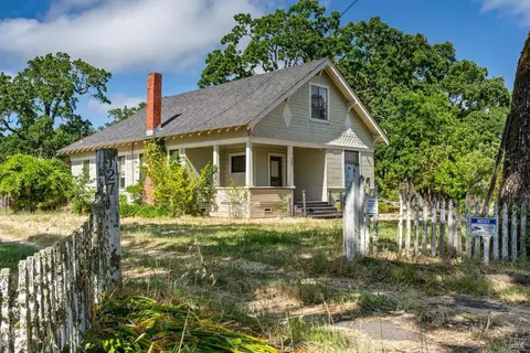 127 Pleasant Ave, Santa Rosa, CA 95403