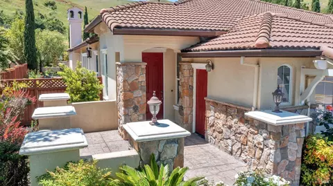 1637 Landmark Dr, Vallejo, CA 94591 photo 2