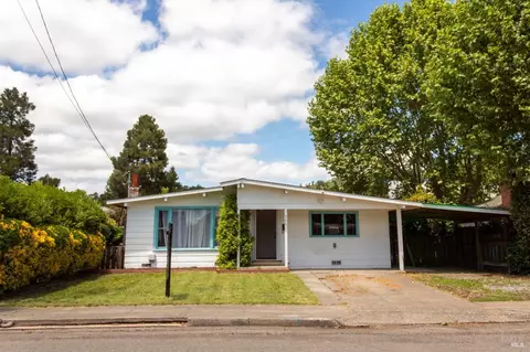 306 Champlain Ave, Cloverdale, CA 95425