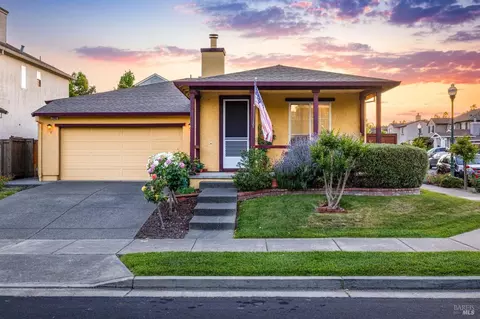 206 Bouquet Cir, Windsor, CA 95492