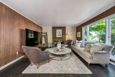 215 E Spring St, Napa, CA 94559 photo 2