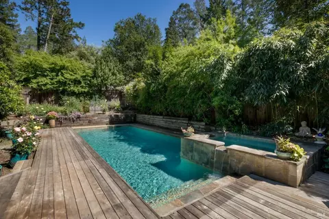 2640 Knob Hill Dr, Santa Rosa, CA 95404
