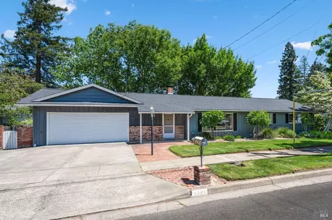 1121 Marwen Dr, Ukiah, CA 95482