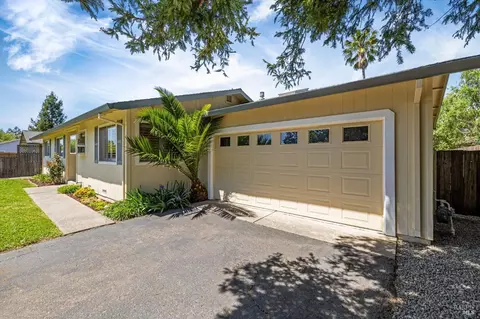 133 Windsor Palms Dr, Windsor, CA 95492 photo 2