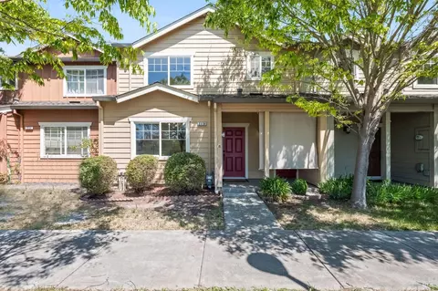 2328 Iroquois St, Santa Rosa, CA 95403