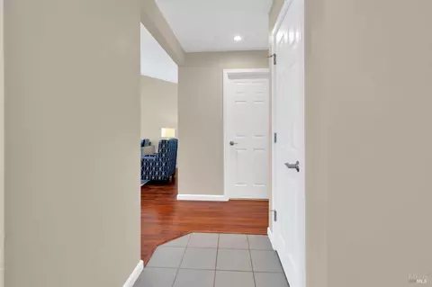 367 Seaport Dr, Vallejo, CA 94590 photo 4