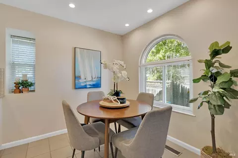 367 Seaport Dr, Vallejo, CA 94590 photo 9