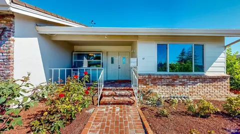 17 Eddie Ct, Petaluma, CA 94952